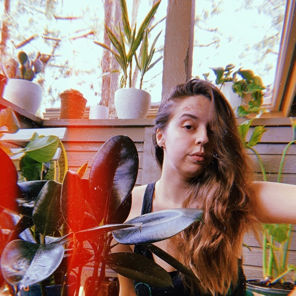 Meet your Posher, Mimi! - Picture 2 of 7